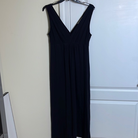 i.magine Dresses & Skirts - ⭐️ i.magine V-neck Dress⭐️